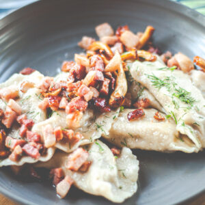 Staropolskie pierogi z cielęciną i kurkami